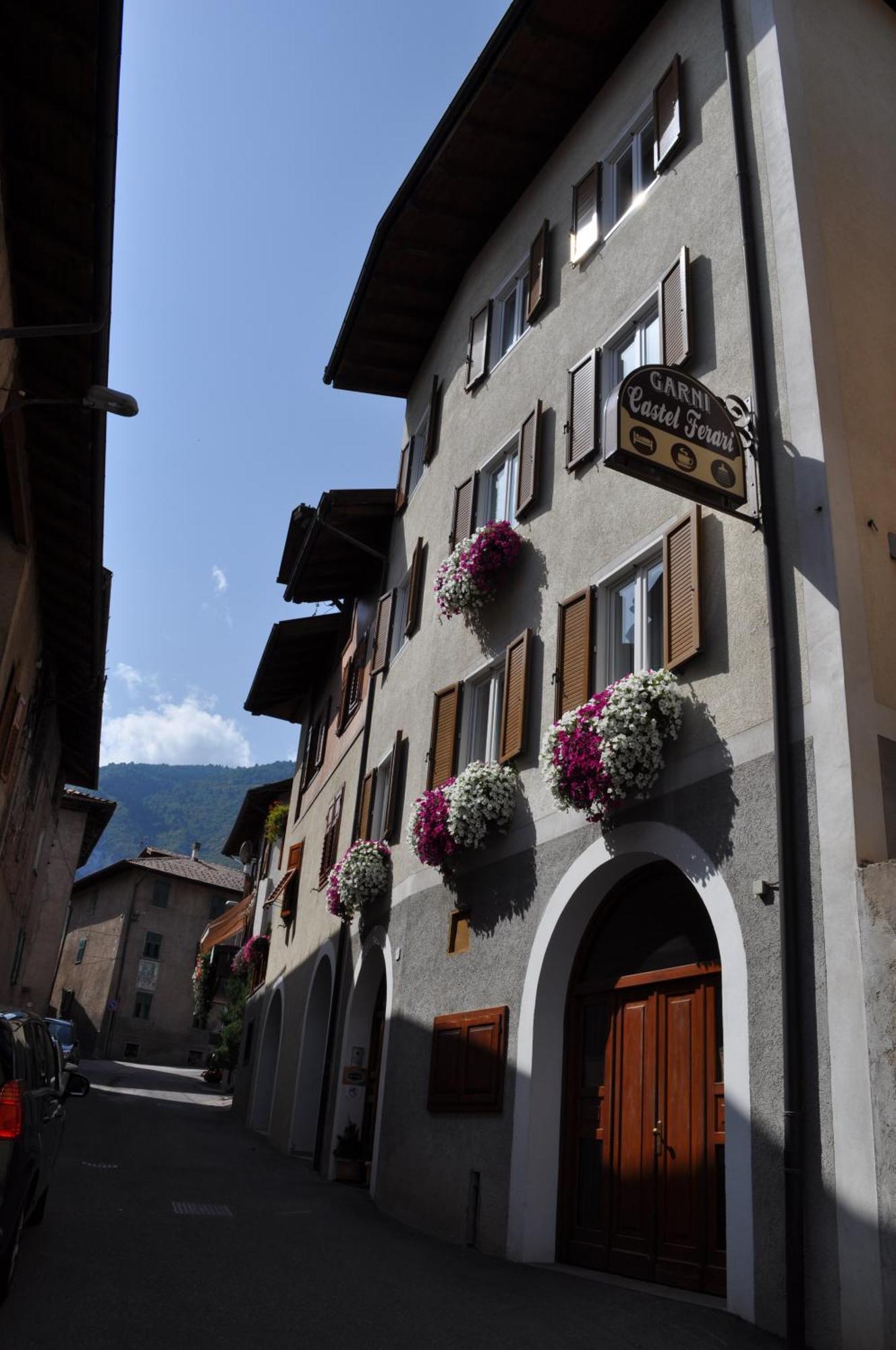Hotel Garni Castel Ferari Tuenno Zewnętrze zdjęcie