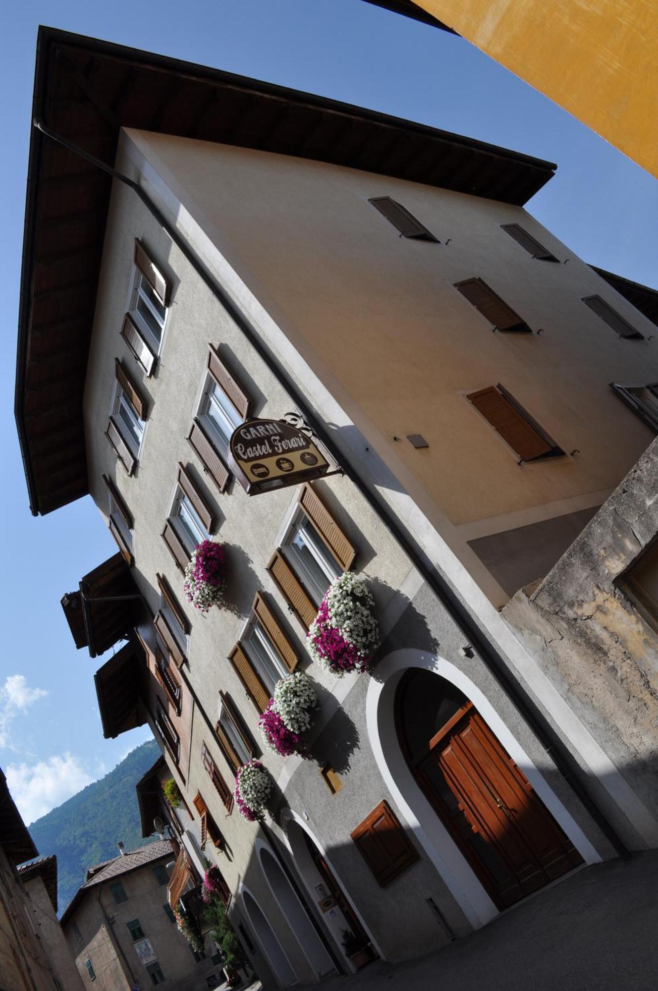Hotel Garni Castel Ferari Tuenno Zewnętrze zdjęcie