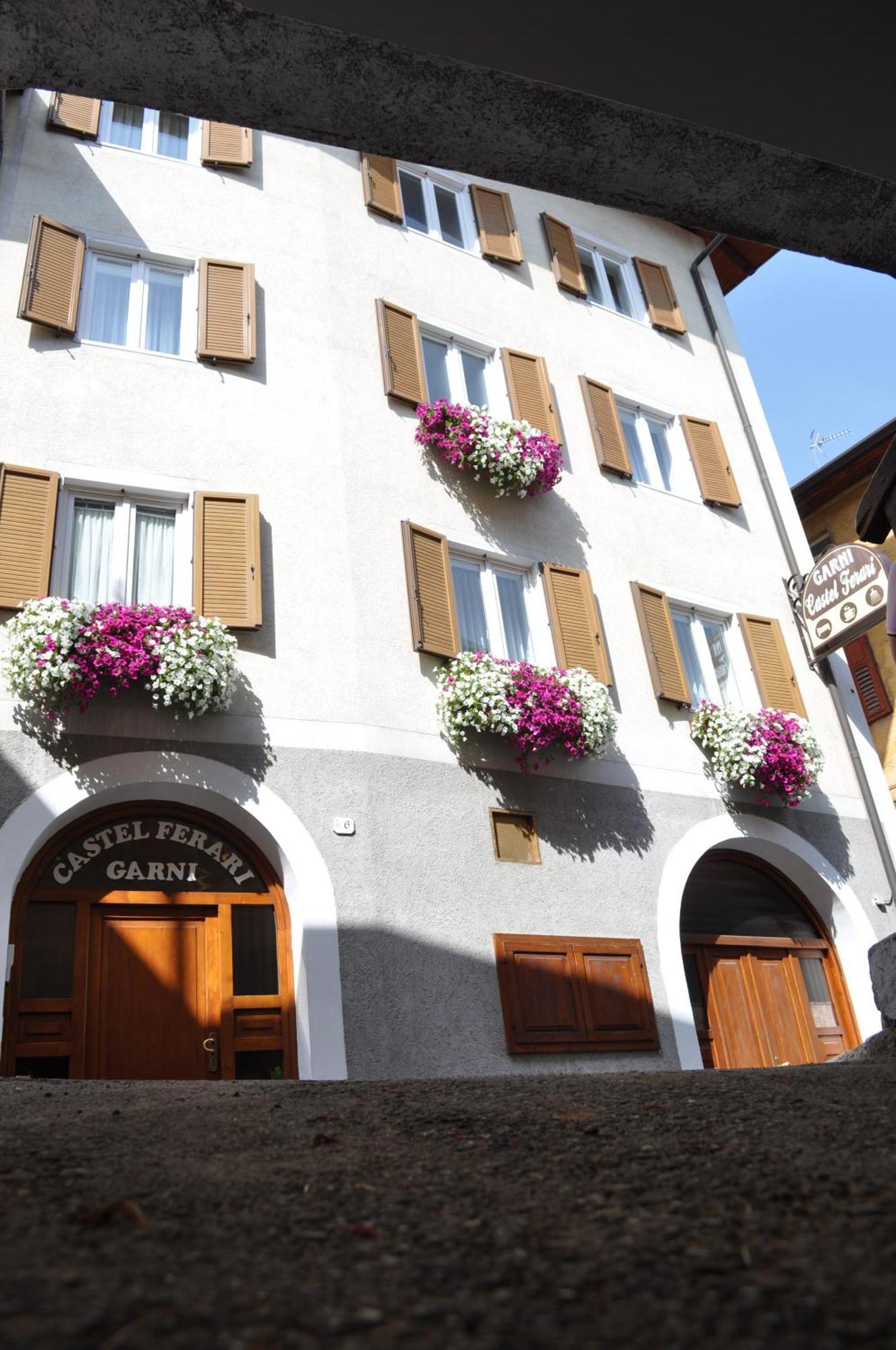 Hotel Garni Castel Ferari Tuenno Zewnętrze zdjęcie