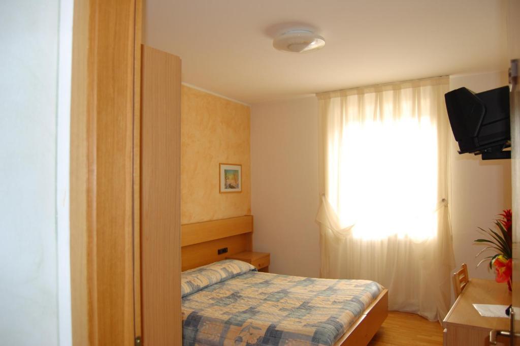 Hotel Garni Castel Ferari Tuenno Zewnętrze zdjęcie