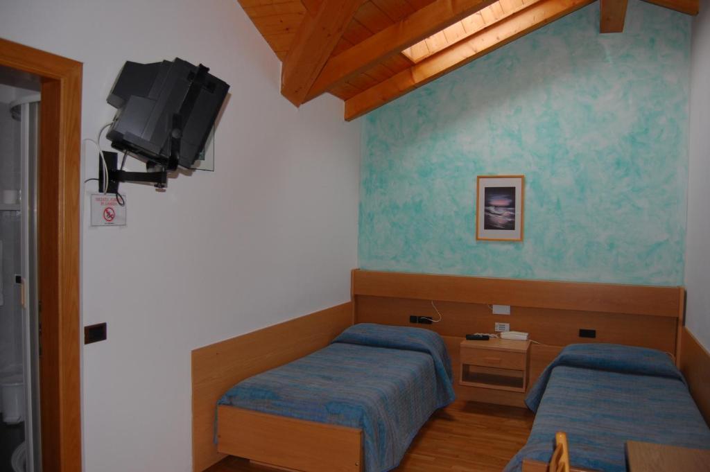 Hotel Garni Castel Ferari Tuenno Zewnętrze zdjęcie