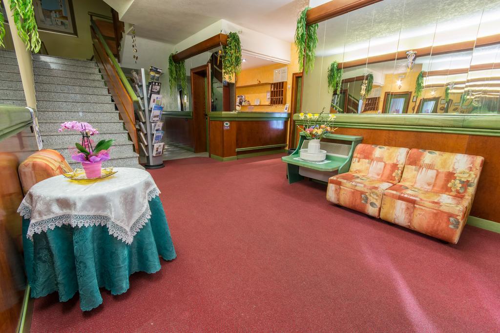 Hotel Garni Castel Ferari Tuenno Zewnętrze zdjęcie