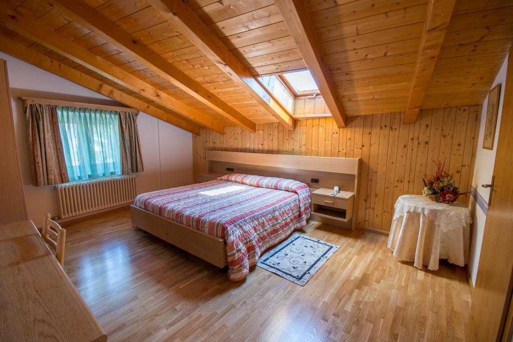 Hotel Garni Castel Ferari Tuenno Zewnętrze zdjęcie